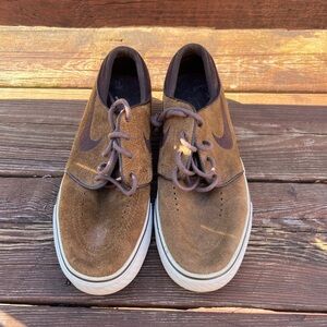 Brown Nike Stefan janoski sneakers, in good condition.